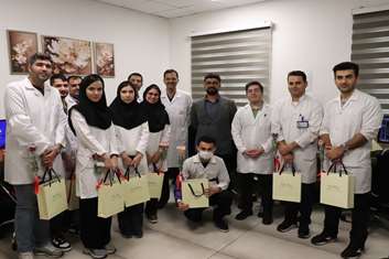 گرامیداشت روز پزشک در بیمارستان شهید هاشمی‌نژاد؛ تقدیر از تلاشگران عرصه سلامت